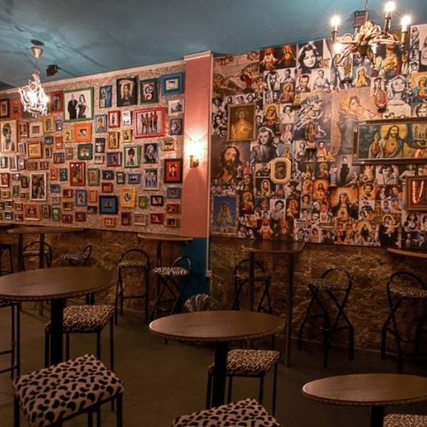 Karaokes en Barcelona donde los mayores podrán divertirse cantando sus canciones favoritas