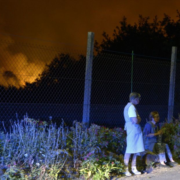 EuropaPress 6901962 dos vecinas desveladas proximidad fuego rebordondo cualedro 14 agosto 2025 EuropaPress 6901962 dos vecinas desveladas proximidad fuego rebordondo cualedro 14 agosto 2025