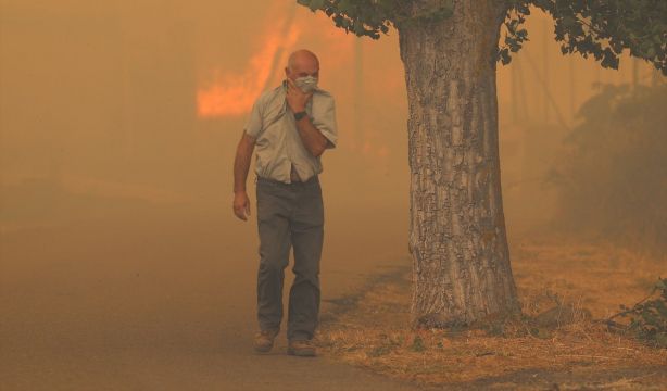 Los pasos a seguir para protegerse del fuego y humo provocados por los incendios forestales
