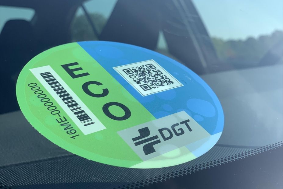 EuropaPress 4497204 etiqueta eco direccion general trafico dgt