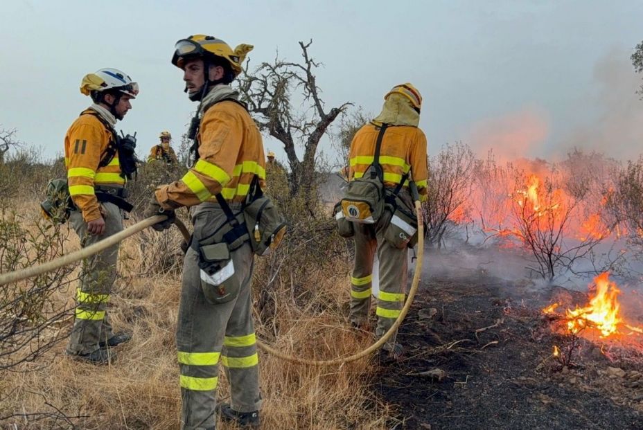 Cuatro bomberos heridos durante la extinción de los incendios en Galicia