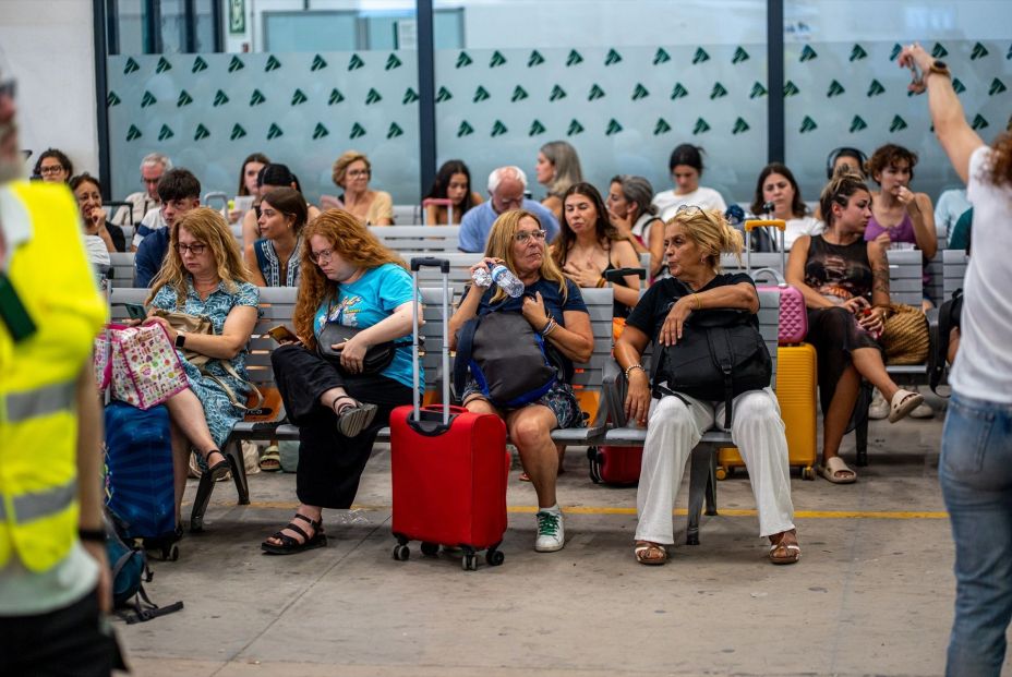 El AVE Madrid-Galicia vuelve a circular gracias a la evolución positiva de los incendios El AVE Madrid-Galicia vuelve a circular gracias a la evolución positiva de los incendios