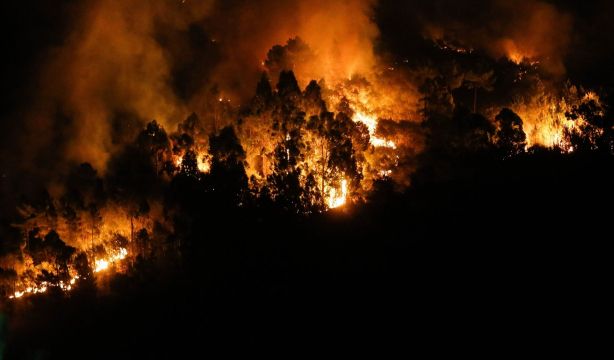 Aún hay activos más de una veintena de incendios graves, pese al fin de la ola de calor