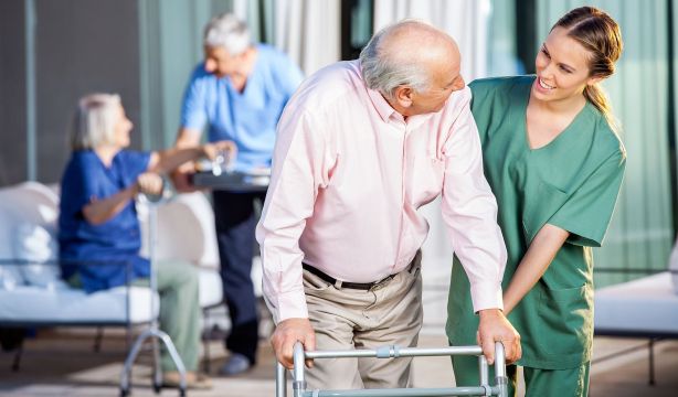 Residencias privadas de mayores: los precios suben un 60 % en 25 años, pero no superan la inflación