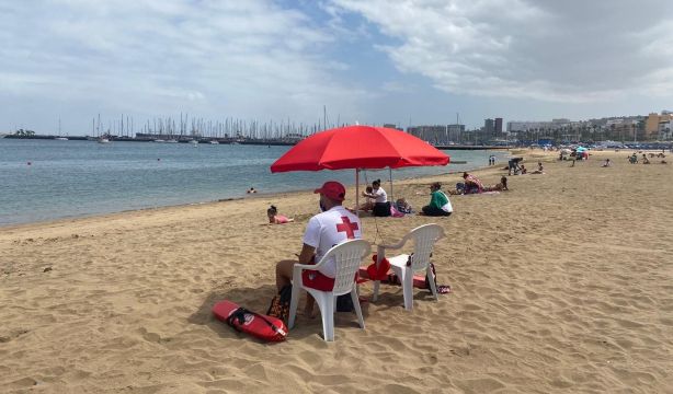 Verano y personas mayores: 9 consejos para evitar ahogamientos y otros accidentes en las playas