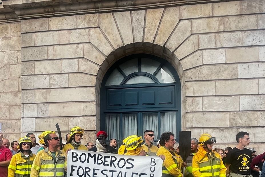 EuropaPress 6909644 concentracion bomberos forestales burgos (1) EuropaPress 6909644 concentracion bomberos forestales burgos (1)