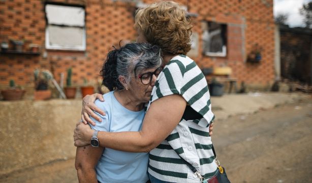 Las imágenes más impactantes de mayores en los incendios que están arrasando España