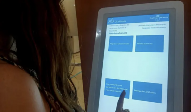 La Región de Murcia implanta un sistema de atención preferente para personas mayores