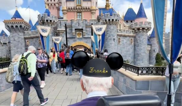 VÍDEO: Así fue el primer viaje a Disney de un hombre de 93 años que se ha hecho viral (TikTok: Jaemae)