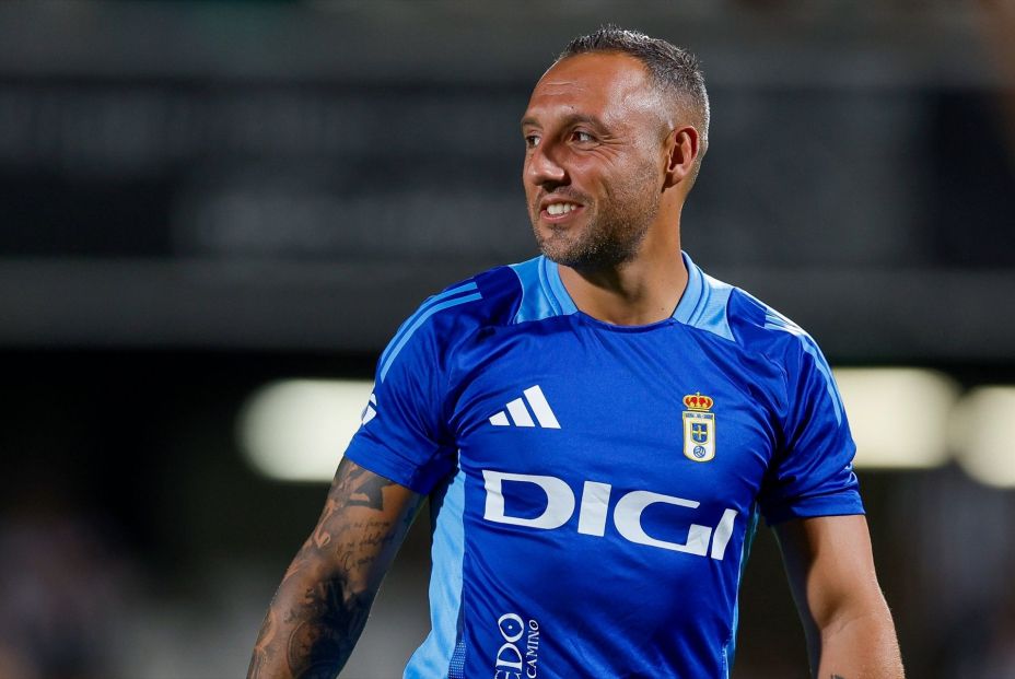 EuropaPress 6580788 santi cazorla calentamiento real oviedo EuropaPress 6580788 santi cazorla calentamiento real oviedo