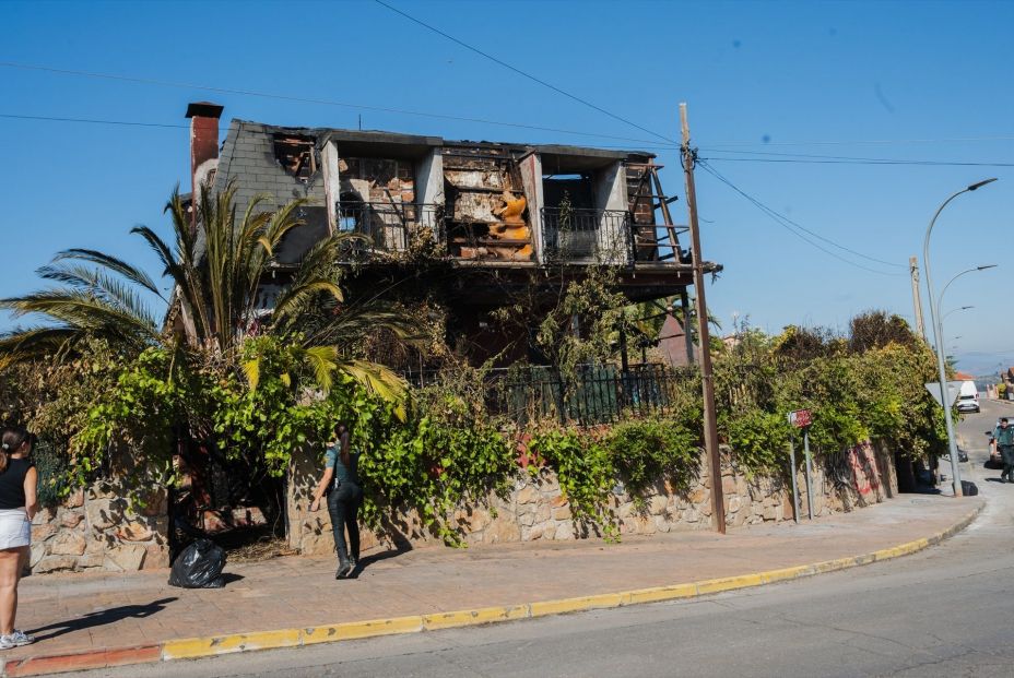 EuropaPress 6919231 casa urbanizacion calypo fado calcinada incendio mentrida