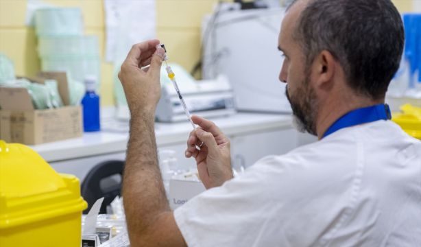 Vacuna frente al Covid: ¿para quién está recomendada en la temporada 2025-2026?