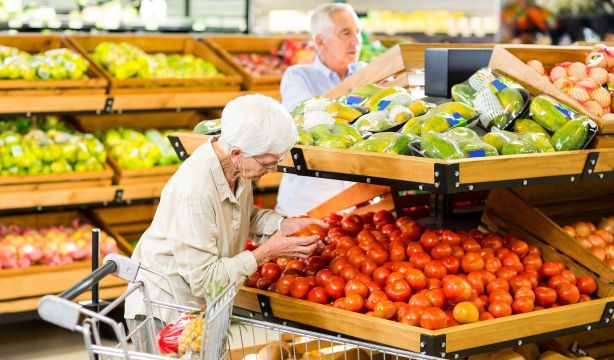 La cesta de la compra se encarece de media un 2,5% en un año, con productos en niveles récord