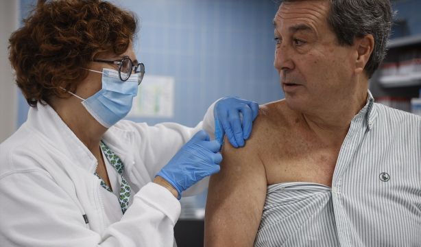 Campaña de vacunación 2025-2026 frente a la gripe y el Covid-19 en Cataluña: fecha de comienzo