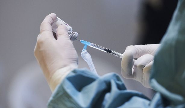 Campaña de vacunación 2025-2026 frente a la gripe y el Covid-19 en Cantabria: fecha de comienzo