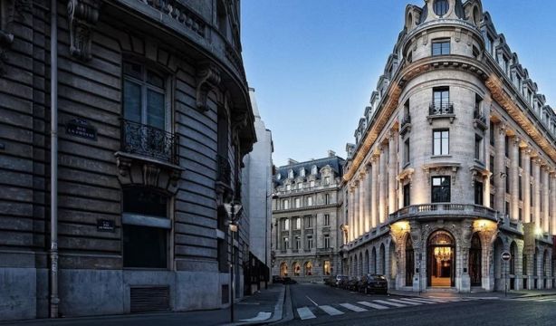 Amancio Ortega abrirá las puertas de su nuevo hotel en París en verano de 2026
