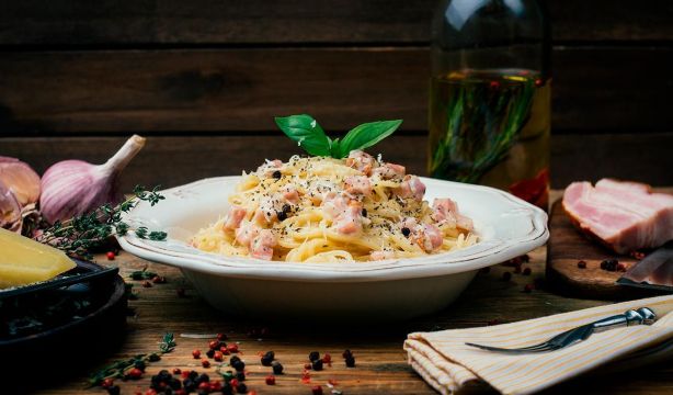 Un chef italiano comparte su particular versión de pasta carbonara 'a la española'
