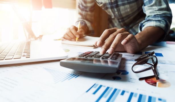 Un abogado laborista aclara las dudas sobre la incapacidad permanente y los años cotizados