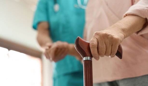 Patronales de la dependencia avisan que la reducción de la jornada sería un desastre para el sector