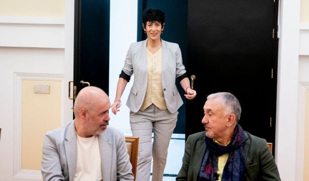 Los sindicatos urgen a Elma Saiz a aplicar la jubilación parcial a los funcionarios