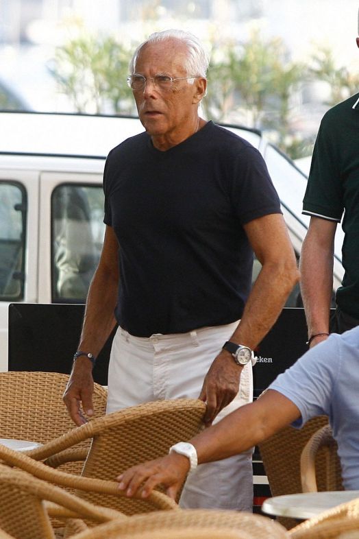 EuropaPress 6933144 giorgo armani compras puerto ibiza (1)