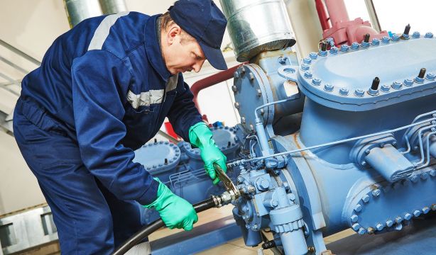 El Congreso debate la jubilación anticipada para trabajadores químicos y del refino