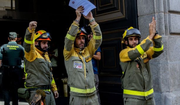 El Gobierno aprueba reducir la edad de jubilación de los bomberos forestales