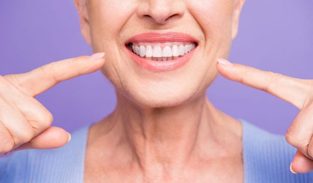 Estos son los alimentos que fortalecen tus encías y reducen la inflamación bucal