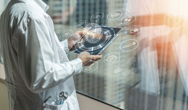 Un modelo de inteligencia artificial predice las enfermedades que tendrás en 20 años (Bigstock)