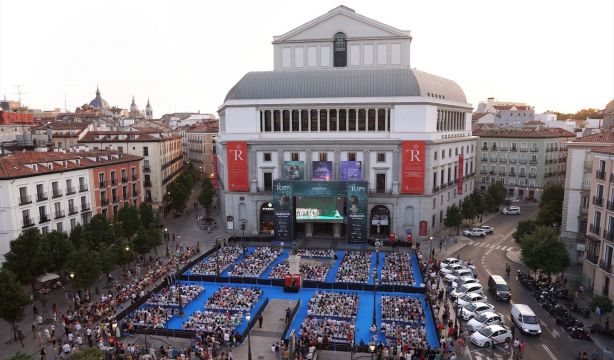 Pantalla del Teatro Real por la Semana de la Ópera, 2022. Fuente: EuropaPress.
