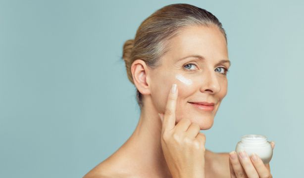 ¿Funcionan realmente las cremas antiarrugas? Esto es lo que revela un estudio