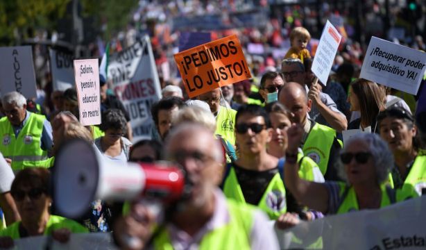 Los mayores niegan el conflicto generacional con los jóvenes por las pensiones: "No nos enfrentarán"