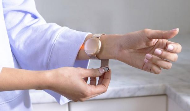 Low Res Embr Wave wrist kitchen 1920x1080 (1)