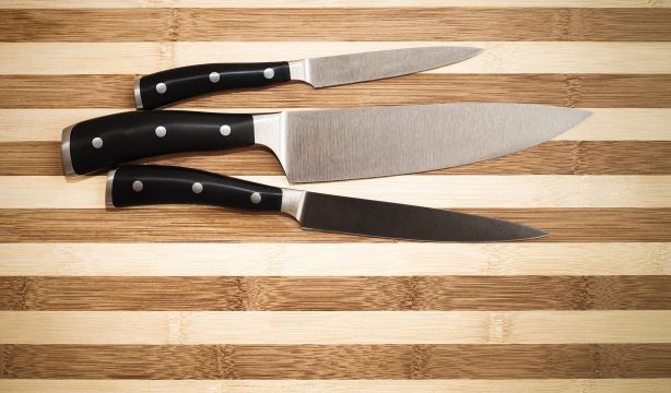 El truco con papel de aluminio para afilar tus cuchillos en un minuto