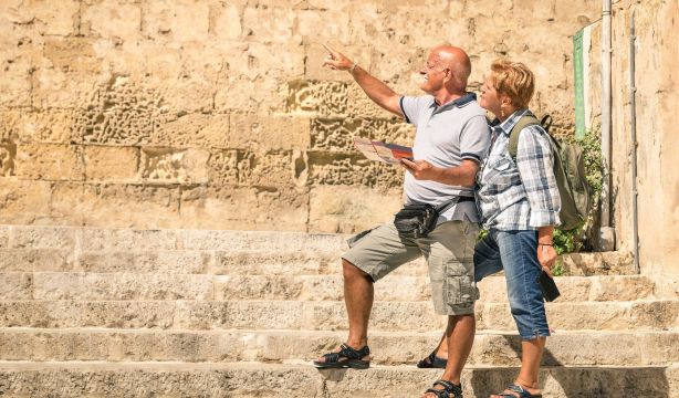 Ampliar los beneficiarios y los viajes de interior, las propuestas de CEAV para mejorar el Imserso (Bigstock)