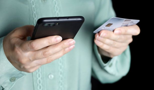 Alertan de una nueva estafa que suplanta a la Agencia Tributaria con la ayuda de 200 euros. Foto: Bigstock