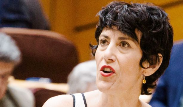 Elma Saiz denuncia la "lucha perversa" por enfrentar a abuelos con nietos por las pensiones