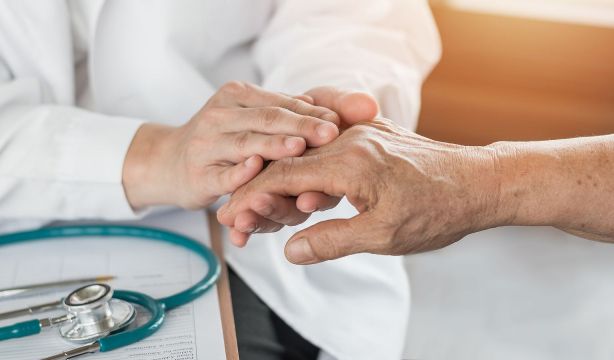 Cataluña lanza un proyecto piloto para reducir la lista de espera de la Dependencia