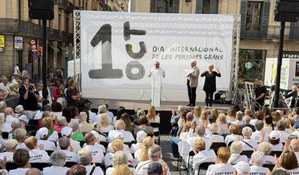 Miles de personas mayores se concentran en Barcelona para denunciar el edadismo