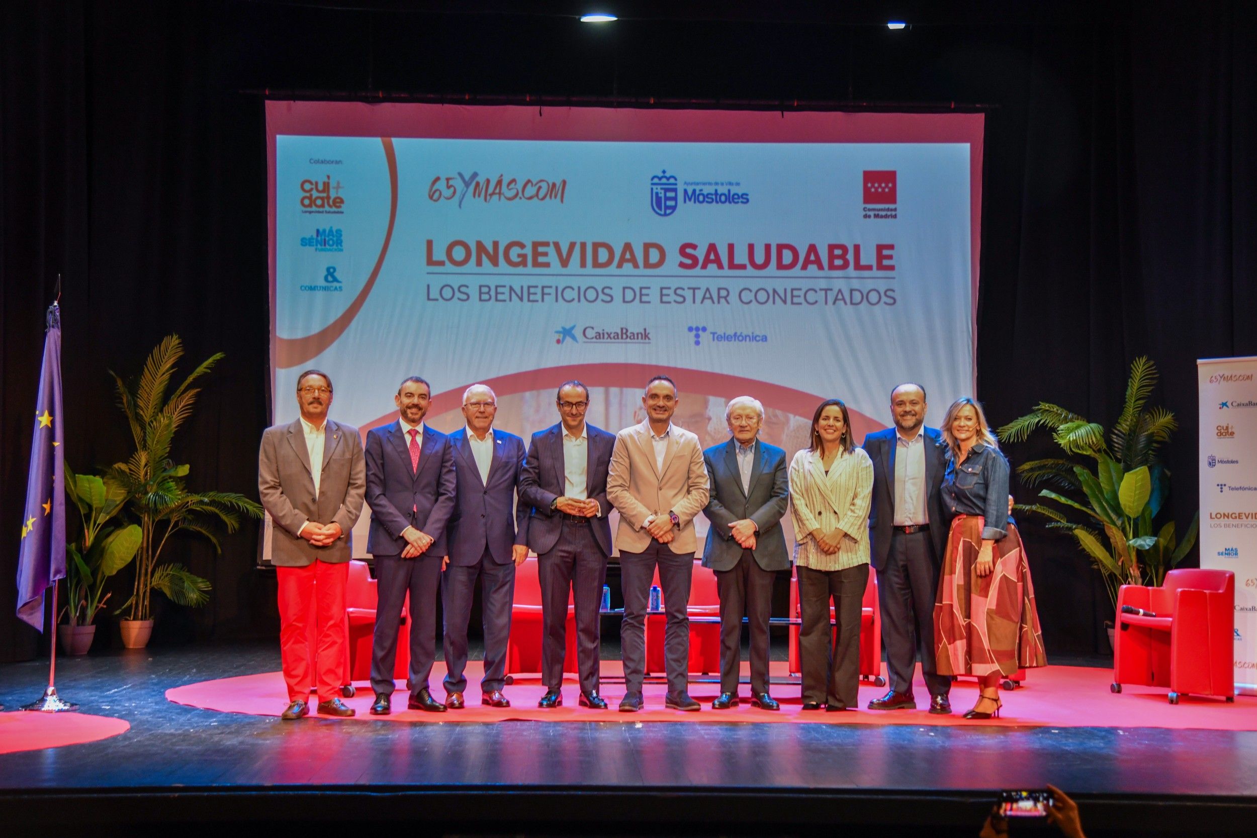 Foto de familia Móstoles Longevidad Saludable. Foto: Agustín Millán