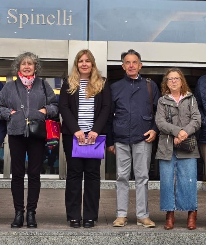 lola meno con asjubi en bruselas