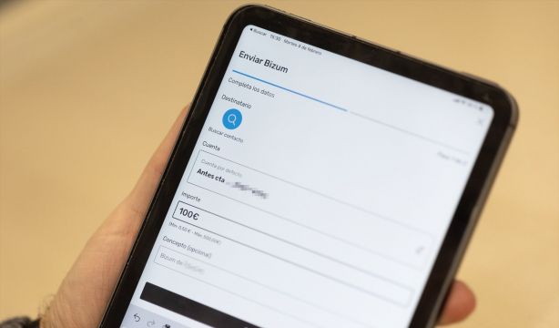 La OCU denuncia que los bancos establecen "límites injustificados" a las transferencias inmediatas