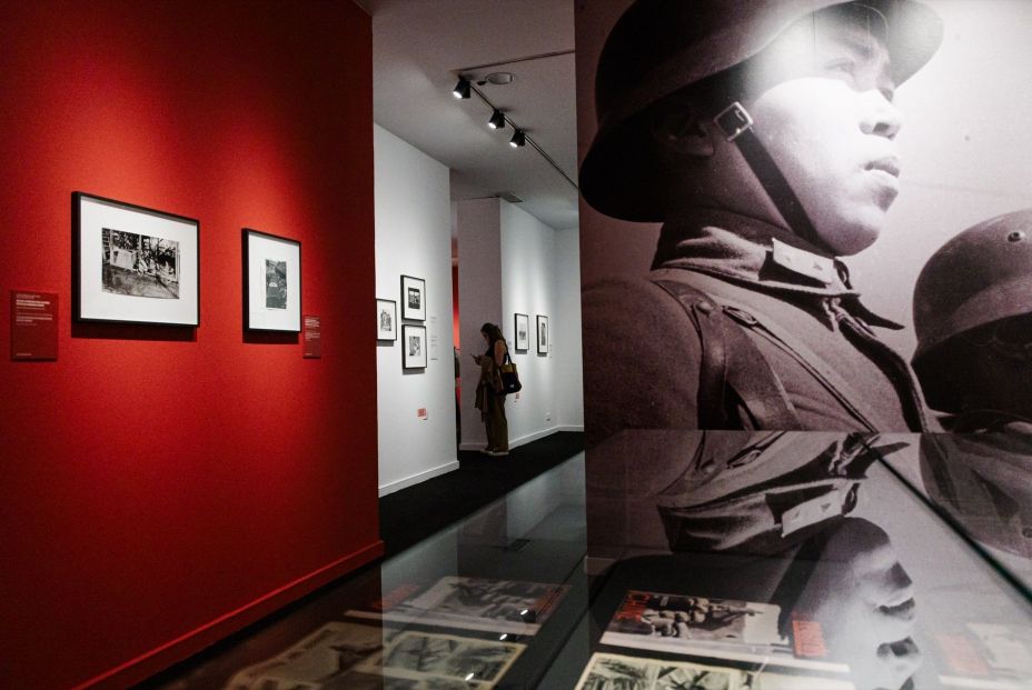 EuropaPress 6996656 visitantes presentacion exposicion robert capa icons circulo bellas artes