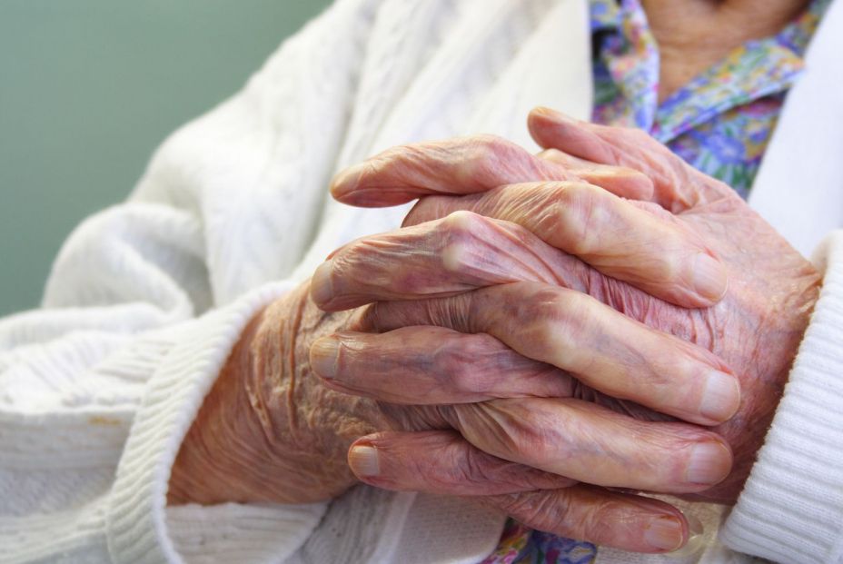 La mayor longevidad ya afecta a la dependencia: aumentan un 23% las peticiones de ayuda en 5 años