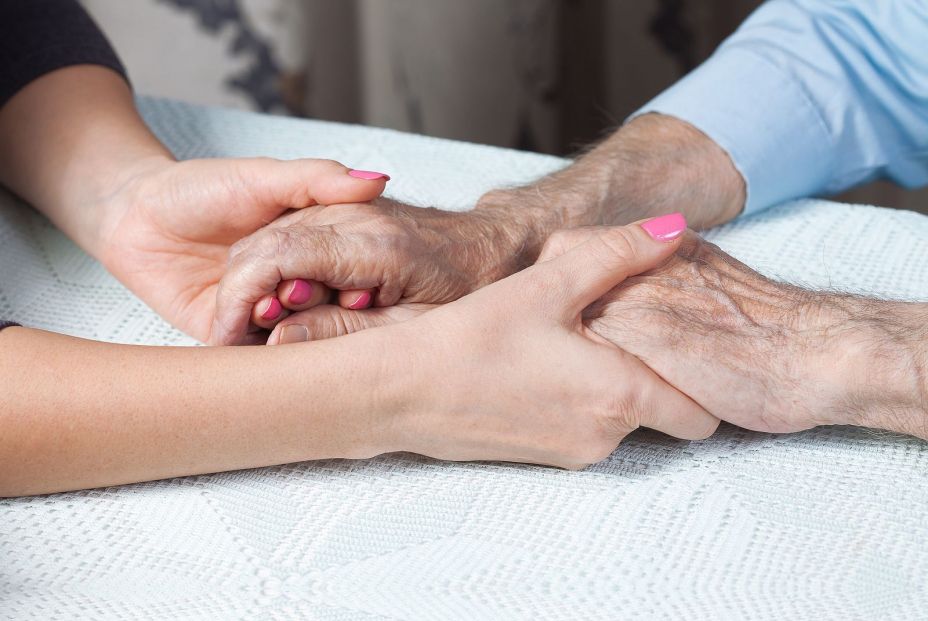 La mayor longevidad ya afecta a la dependencia: aumentan un 23% las peticiones de ayuda en 5 años