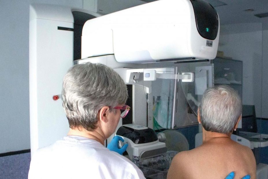 Mujeres se unen para llevar a la Justicia los fallos en el cribado del cáncer de mama en Andalucía