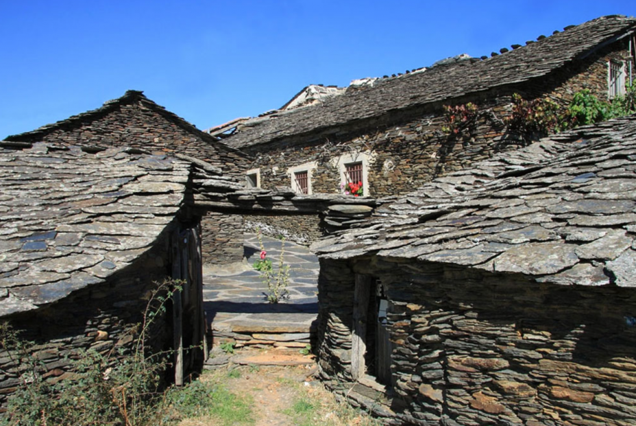 Ruta por los pueblos negros de Guadalajara: los lugares imprescindibles