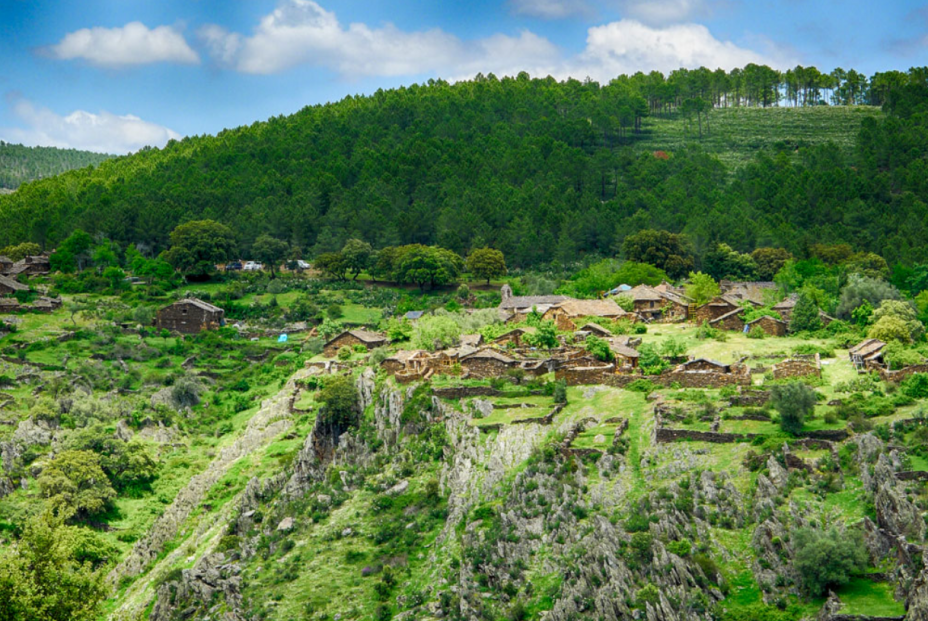 Ruta por los pueblos negros de Guadalajara: los lugares imprescindibles