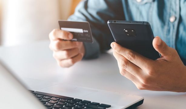 El banco alertará en una transferencia cuando el destinatario no coincide con el titular del IBAN. Foto: Bigstock