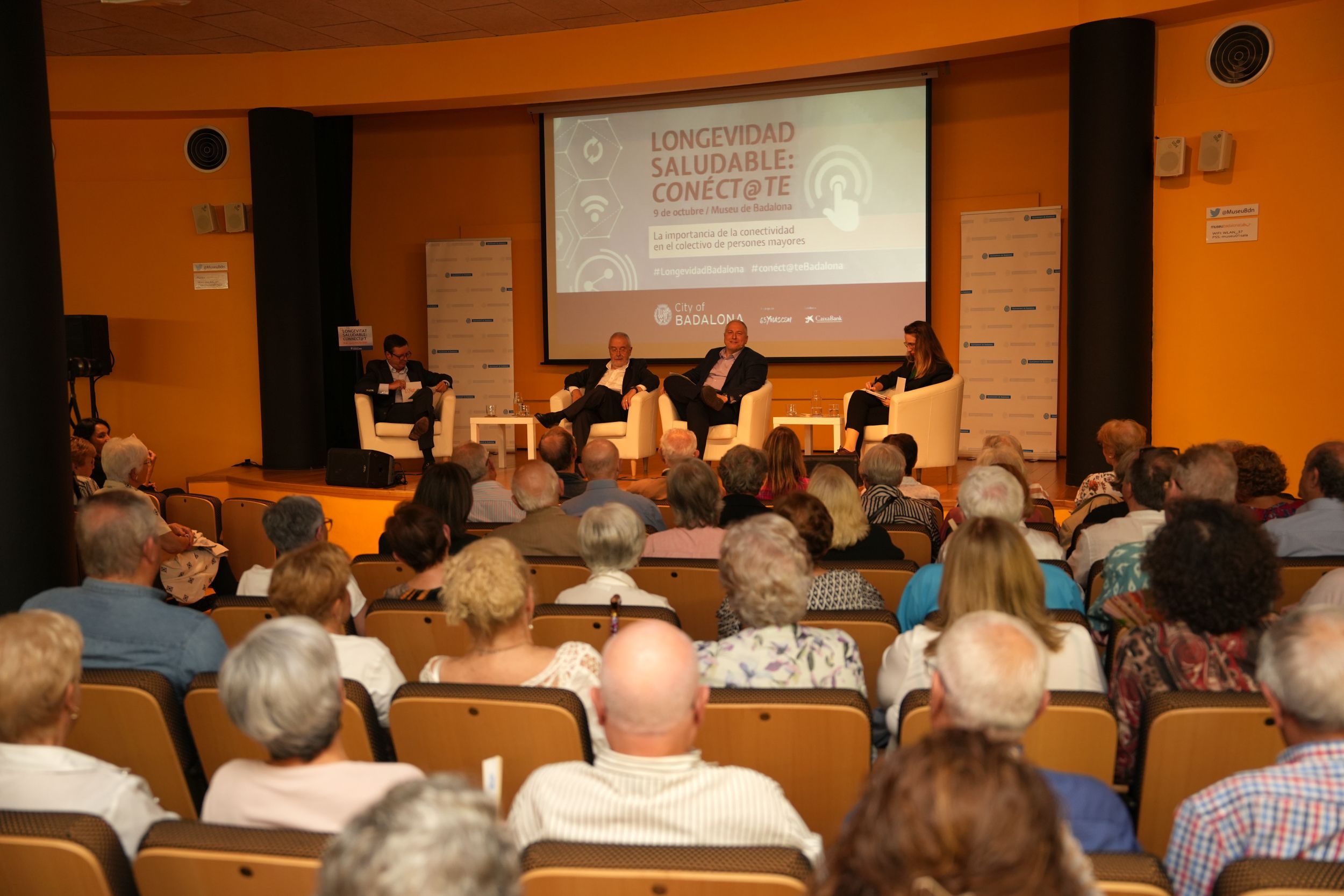 El acompañamiento y la formación, claves para que ningún mayor quede atrás en la era digital. Foto: Inma Alcario